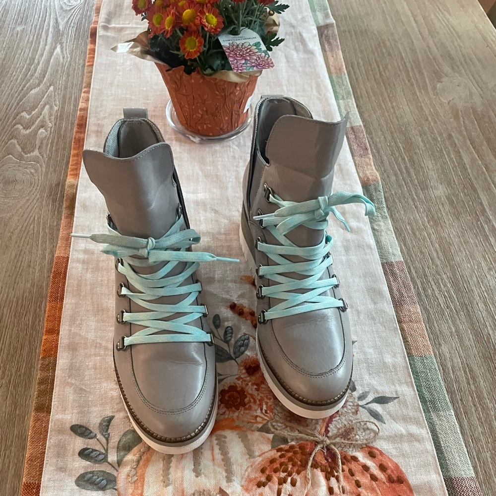 Elegant Women's Lace-Up Boots in Gray and Blue